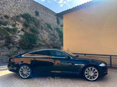 Jaguar XJ 3.0D V6 Premium Luxury Nero usata Acquasparta