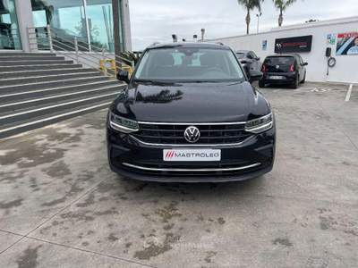 Volkswagen Tiguan 2.0 TDI 150CV SCR DSG Life Nero usata Lucugnano