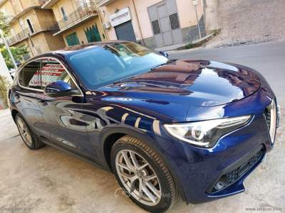 Alfa Romeo Stelvio Stelvio 2.2 T.diesel 180CV AT8 RWD Super Blu/Azzurro usata Barrafranca