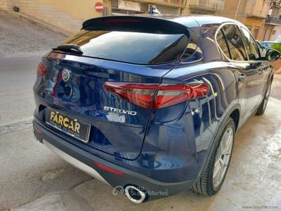 Alfa Romeo Stelvio Stelvio 2.2 T.diesel 180CV AT8 RWD Super Blu/Azzurro usata Barrafranca