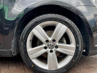 Volkswagen Touran CAMBIO DSG! Nero usata Ardenno