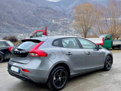 Volvo V40 𝟏.𝟔 𝑲𝑰𝑵𝑬𝑻𝑰𝑲 qualità svedese Grigio usata Ardenno
