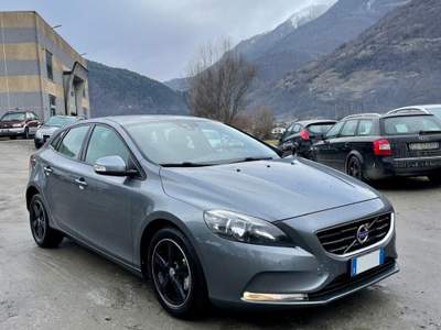 Volvo V40 𝟏.𝟔 𝑲𝑰𝑵𝑬𝑻𝑰𝑲 qualità svedese Grigio usata Ardenno