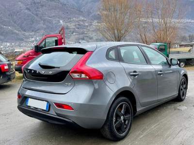 Volvo V40 𝟏.𝟔 𝑲𝑰𝑵𝑬𝑻𝑰𝑲 qualità svedese Grigio usata Ardenno