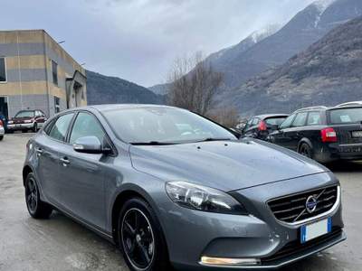 Volvo V40 𝟏.𝟔 𝑲𝑰𝑵𝑬𝑻𝑰𝑲 qualità svedese Grigio usata Ardenno