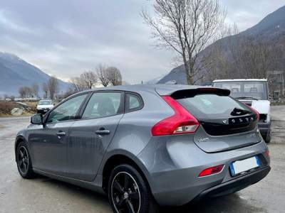 Volvo V40 𝟏.𝟔 𝑲𝑰𝑵𝑬𝑻𝑰𝑲 qualità svedese Grigio usata Ardenno