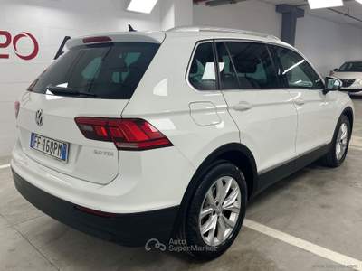 Volkswagen Tiguan Tiguan 2.0 TDI DSG Business BMT EU6 Bianco usata Civita Castellana