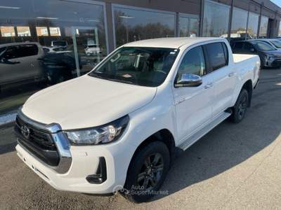 Toyota Hilux 2.4 D-4D A/T 4WD 4 porte Double Cab Lounge Bianco usata Scandiano