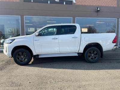 Toyota Hilux 2.4 D-4D A/T 4WD 4 porte Double Cab Lounge Bianco usata Scandiano