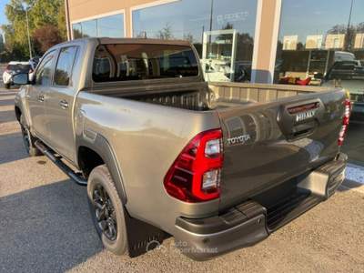 Toyota Hilux 2.8 D-4D A/T 4WD 48V 4 porte Double Cab Invincible Bronzo usata Scandiano