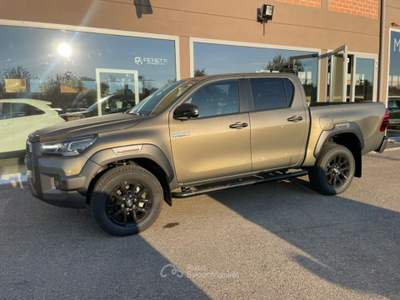 Toyota Hilux 2.8 D-4D A/T 4WD 48V 4 porte Double Cab Invincible Bronzo usata Scandiano
