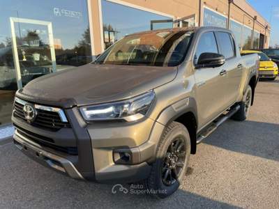Toyota Hilux 2.8 D-4D A/T 4WD 48V 4 porte Double Cab Invincible Bronzo usata Scandiano