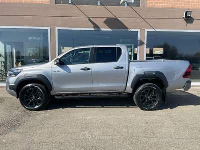 Toyota Hilux 2.8 D-4D A/T 4WD 48V 4 porte Double Cab Invincible Argento usata Scandiano