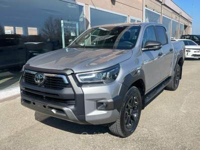 Toyota Hilux 2.8 D-4D A/T 4WD 48V 4 porte Double Cab Invincible Argento usata Scandiano