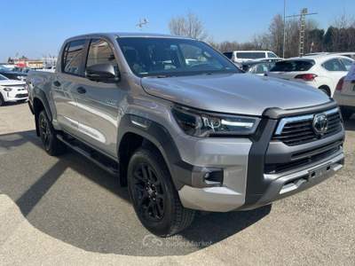 Toyota Hilux 2.8 D-4D A/T 4WD 48V 4 porte Double Cab Invincible Argento usata Scandiano
