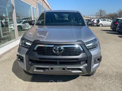 Toyota Hilux 2.8 D-4D A/T 4WD 48V 4 porte Double Cab Invincible Argento usata Scandiano