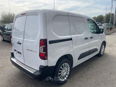 Toyota Proace 1.2 110 CV S&S PC 4p. Active Bianco usata Scandiano