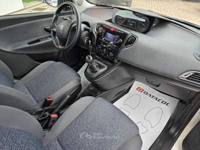 Lancia Ypsilon 1.0 FireFly 5 porte S&S Hybrid Bianco usata Lavis
