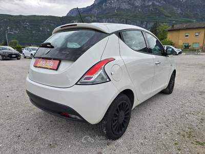 Lancia Ypsilon 1.0 FireFly 5 porte S&S Hybrid Bianco usata Lavis
