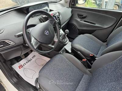 Lancia Ypsilon 1.0 FireFly 5 porte S&S Hybrid Bianco usata Lavis