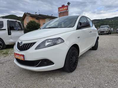 Lancia Ypsilon 1.0 FireFly 5 porte S&S Hybrid Bianco usata Lavis