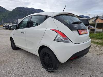 Lancia Ypsilon 1.0 FireFly 5 porte S&S Hybrid Bianco usata Lavis