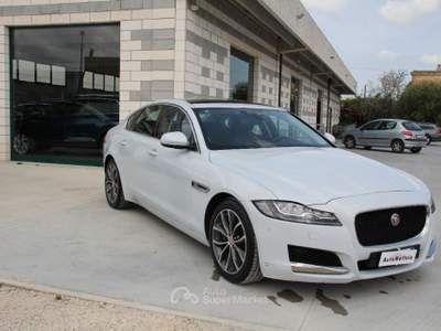 Jaguar XF 3.0 D V6 300 CV aut. Prestige Business Bianco usata TROIA