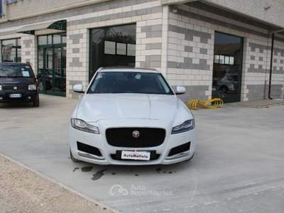 Jaguar XF 3.0 D V6 300 CV aut. Prestige Business Bianco usata TROIA