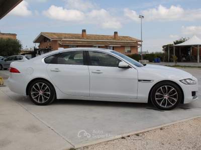 Jaguar XF 3.0 D V6 300 CV aut. Prestige Business Bianco usata TROIA