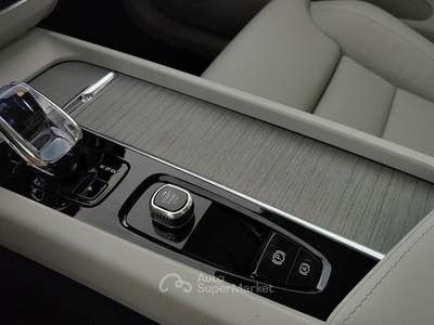 Volvo XC60  2.0 t6 phev ultra dark awd auto Blu/Azzurro usata Rivoli