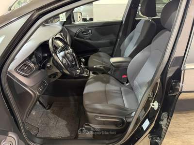 Kia Carens 115 CV Class Nero usata Giugliano in Campania