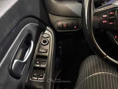 Kia Carens 115 CV Class Nero usata Giugliano in Campania