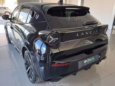 Lancia Ypsilon Hybrid 1.2 Benz Edizione Cassina 2025 Nero usata Parete