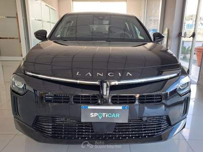 Lancia Ypsilon Hybrid 1.2 Benz Edizione Cassina 2025 Nero usata Parete