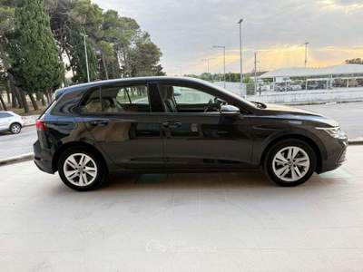 Volkswagen Golf 2.0 TDI 150 CV DSG SCR Life LUCI AMBIENTE Grigio usata Carovigno