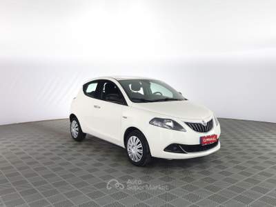 Lancia Ypsilon Ypsilon 1.0 FireFly 5 porte S&S Hybrid Silver Plus Bianco usata Verona
