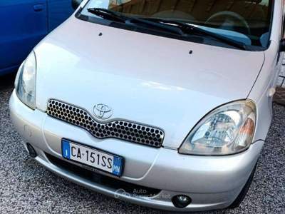 Toyota Yaris Yaris 3p 1.0 Sol my03 Argento usata Guidizzolo