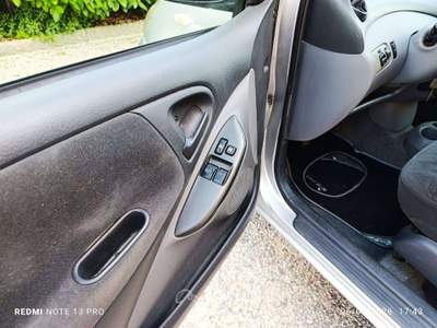 Toyota Yaris Yaris 3p 1.0 Sol my03 Argento usata Guidizzolo