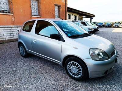 Toyota Yaris Yaris 3p 1.0 Sol my03 Argento usata Guidizzolo