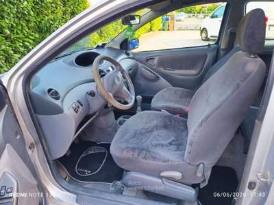 Toyota Yaris Yaris 3p 1.0 Sol my03 Argento usata Guidizzolo