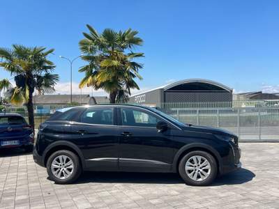 Peugeot 3008 BlueHDi 130cv Active Business Nero usata Manzano