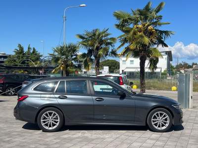 BMW Serie 3 320d 320 320d 48V Touring Business Advantage Grigio usata Manzano