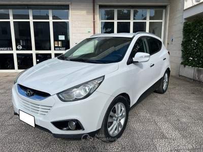 Hyundai ix35 2.0 CRDi 184CV High 4WD Bianco usata Alberobello