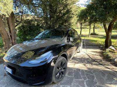 Tesla Model Y tenuta molto bene Nero usata CHIANNI Tesla Model Y tenuta molto bene Nero usata CHIANNI