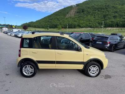 Fiat Panda 1.3 mjt 4X4 Climbing GANCIO TRAINO 4wd ALL4 AWD Giallo usata Sant'Angelo in vado
