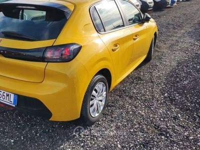 Peugeot 208 Neopatentati 1.2 Active Pack s tg GP166ML Giallo usata Basiliano