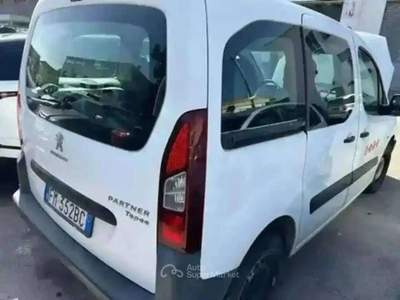 Peugeot Partner Tepee 1.6 BLUEHDI 75CV 5 posti N1 E6 - FM352BC Bianco usata Basiliano