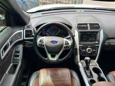 Ford Explorer 3.5 V6 XLT 6 posti Bianco usata Chieri