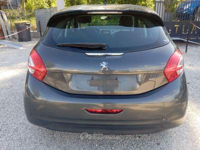 Peugeot 208 Automatica 5 porte Active Grigio usata Ponzano Romano