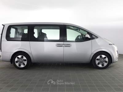 Hyundai Staria Staria 2.2 AT AWD 9 posti Wagon Argento usata Milano